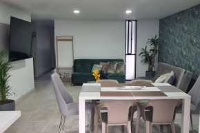 LUJOSO APTO LAURELES MEDELLIN TERRAZA Y JACUZZI
